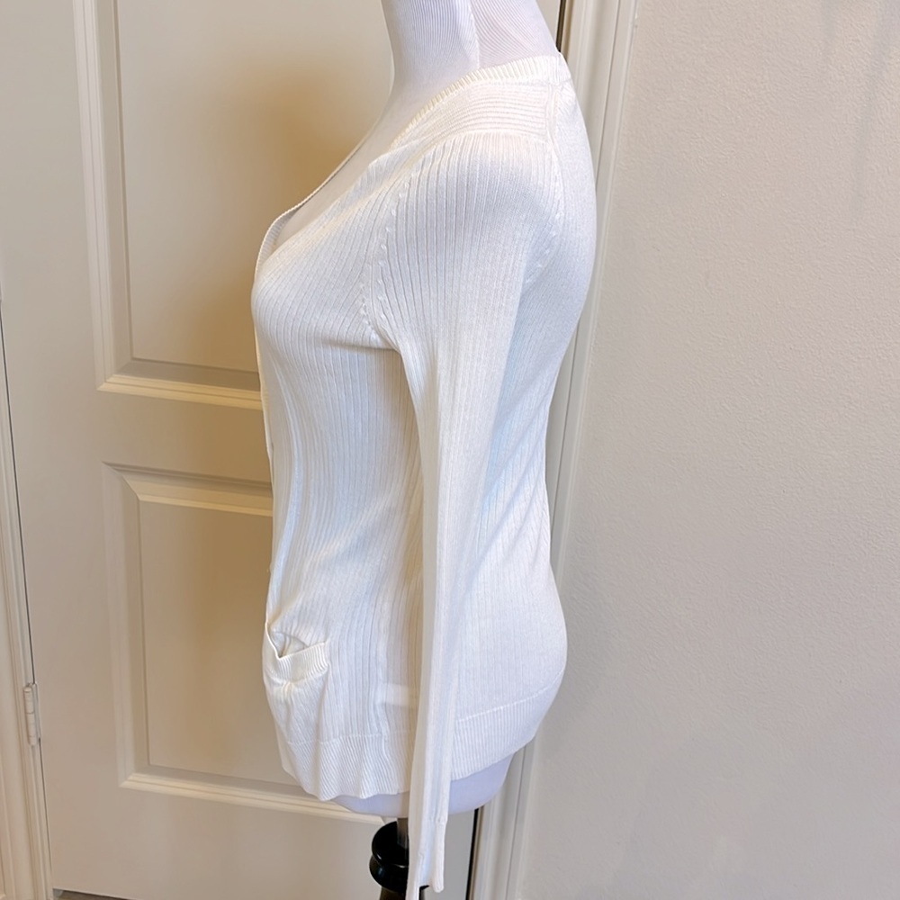 NWOT Gap sweater - Picture 2 of 9